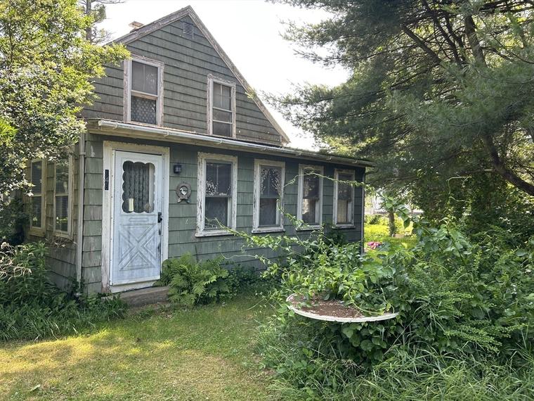 Photo of 148 Lakeview Ave Taunton, MA 02780