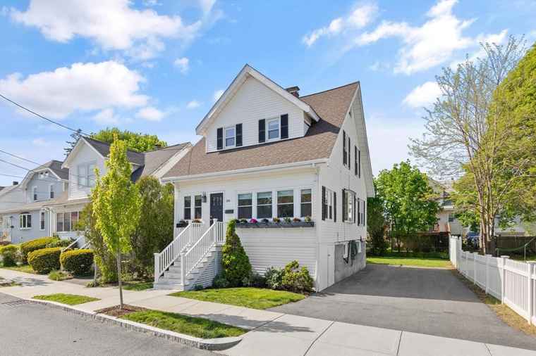 Photo of 108 Sharon Rd Quincy, MA 02171