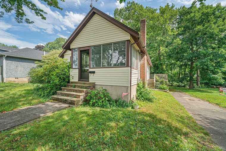 Photo of 80 Sunset Ave Brockton, MA 02301