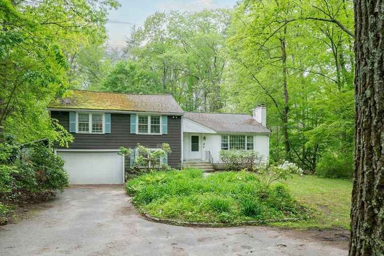Photo of 151 Park Ln Concord, MA 01742