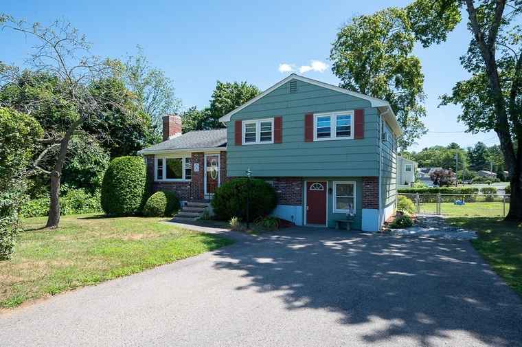 Photo of 453 Hosmer St Marlborough, MA 01752
