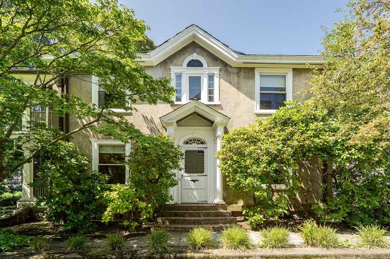Photo of 15 Cedar St Salem, MA 01970