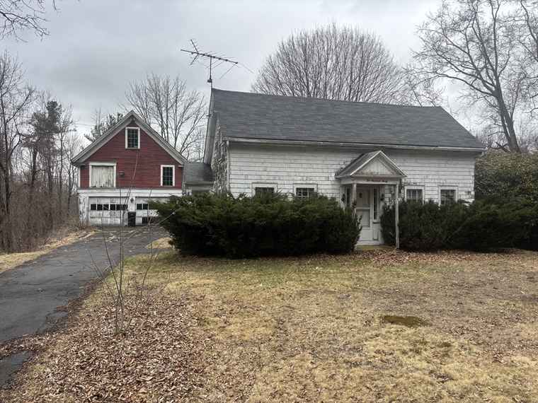 Photo of 230 Amesbury Rd Haverhill, MA 01830