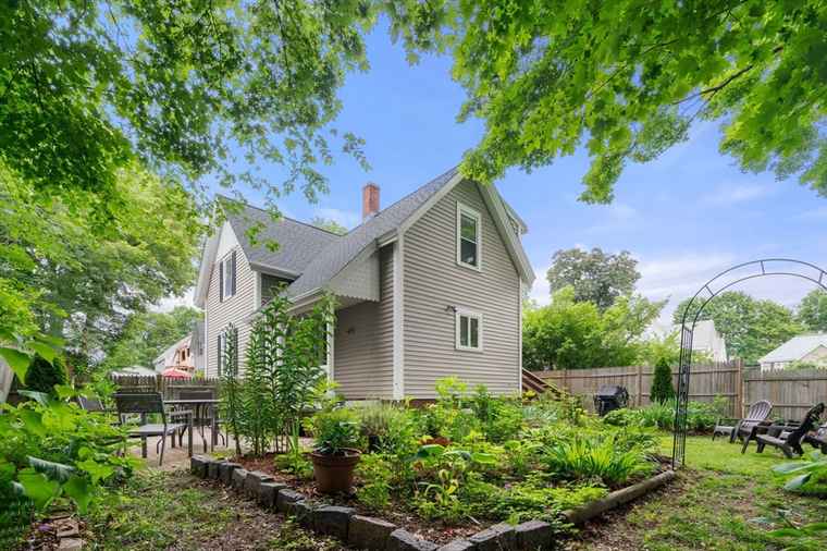 Photo of 6 Concord Pl Natick, MA 01760