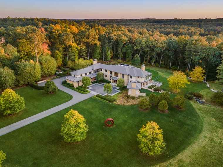 Photo of 9 Atlas Ln Weston, MA 02493