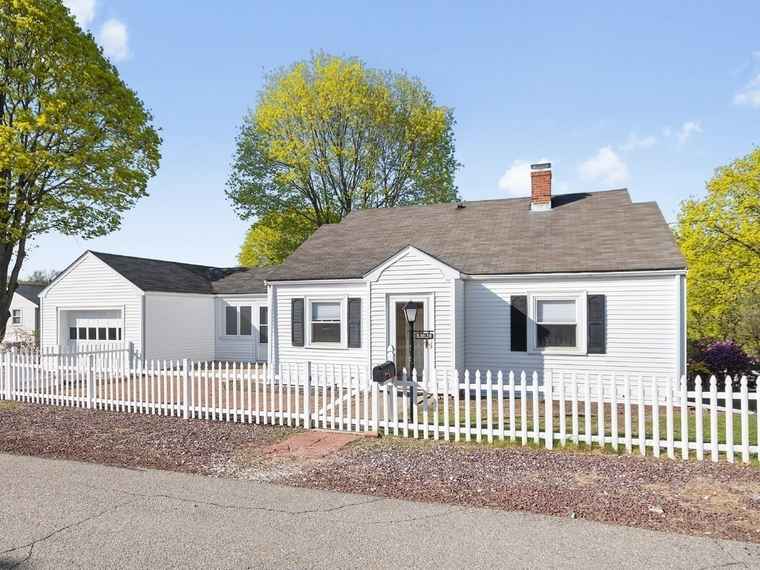 Photo of 3 Helen St Waltham, MA 02452