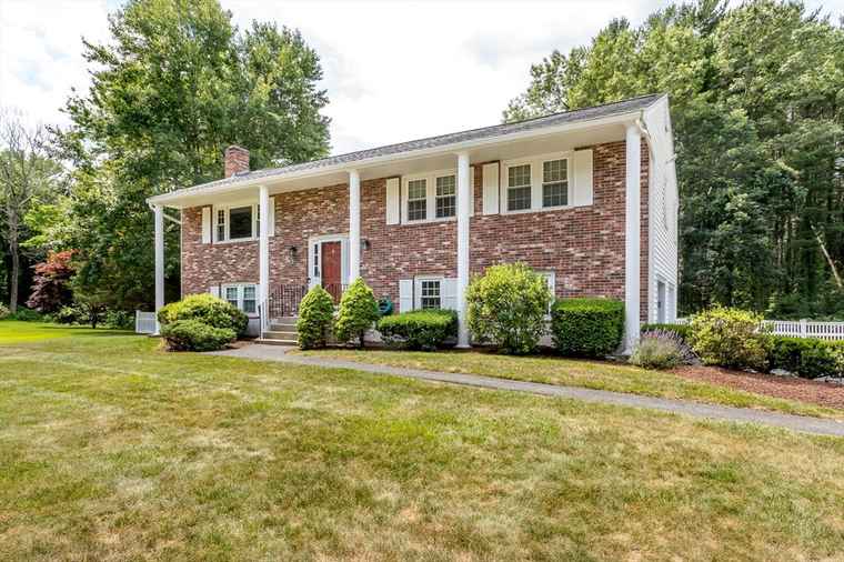 Photo of 11 Kathryn Ln Canton, MA 02021