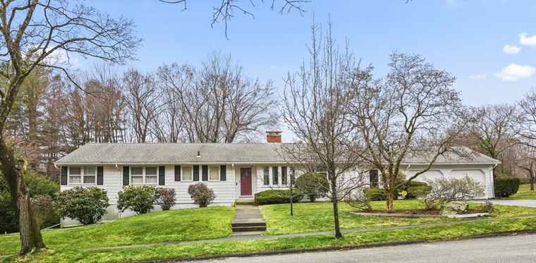 Photo of 1 Dubiel Dr Worcester, MA 01609