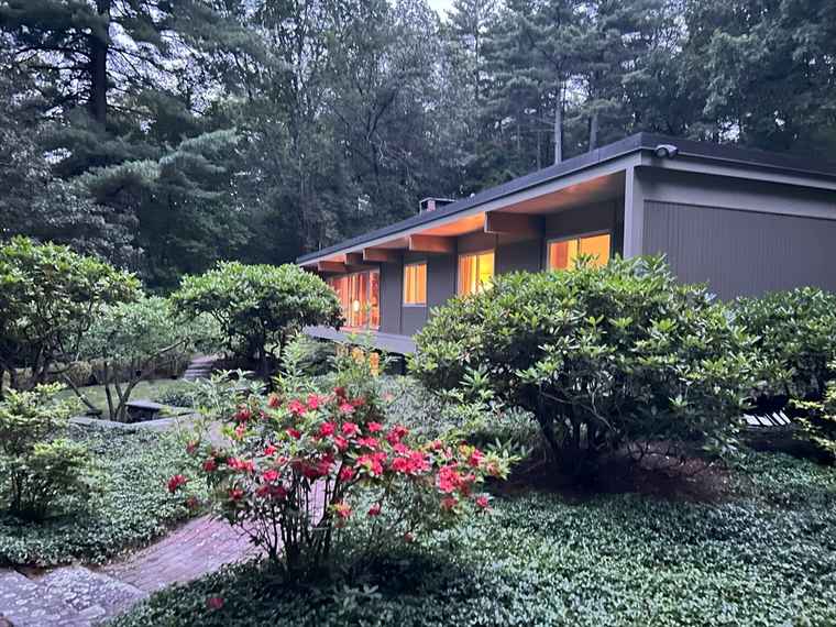 Photo of 14 Overlook Dr Weston, MA 02493