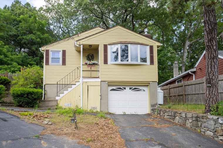 Photo of 164 Lakeshore Dr Marlborough, MA 01752