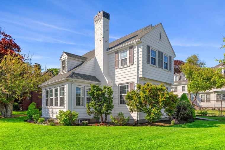 Photo of 67 Lynn Shore Dr Lynn, MA 01902