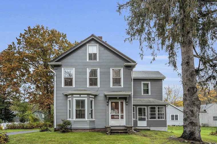 Photo of 18 Cutler St Bedford, MA 01730