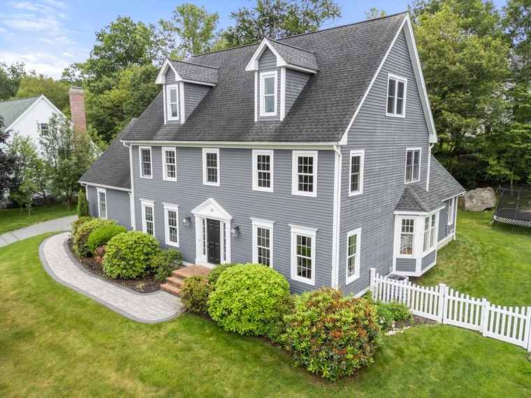 Photo of 69 Camelot Dr Shrewsbury, MA 01545