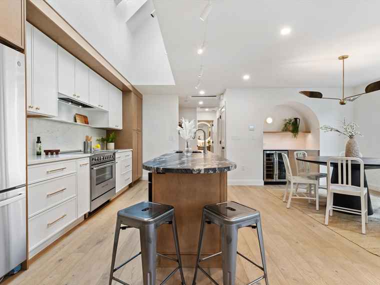 Photo of 20 Putnam St #2 Somerville, MA 02143