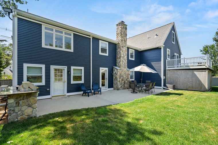 Photo of 886 Methuen St Dracut, MA 01826