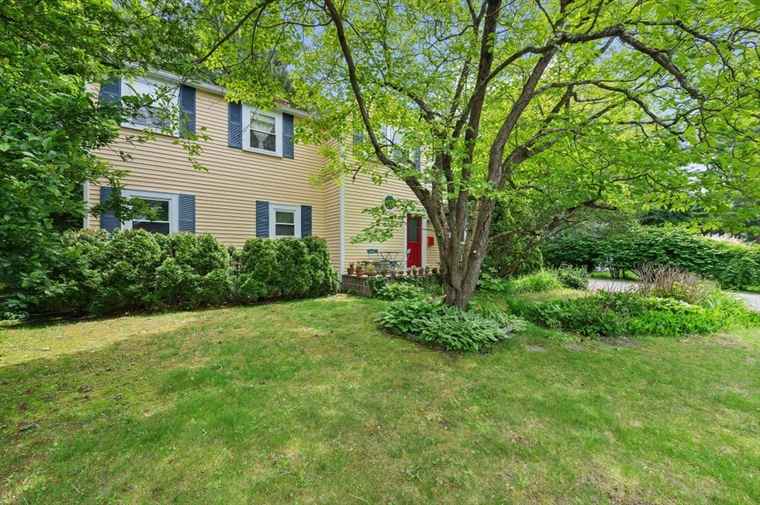 Photo of 18 Edgewood Rd Westwood, MA 02090