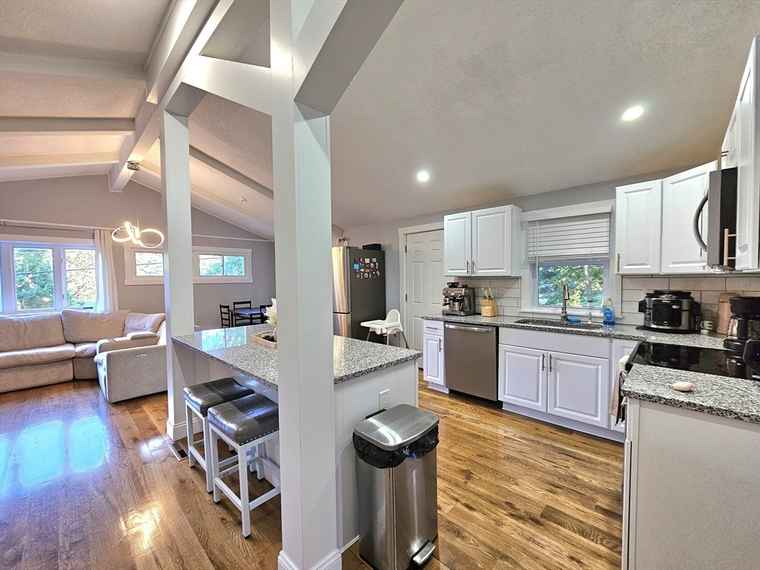 Photo of 20 Upland Rd Marlborough, MA 01752