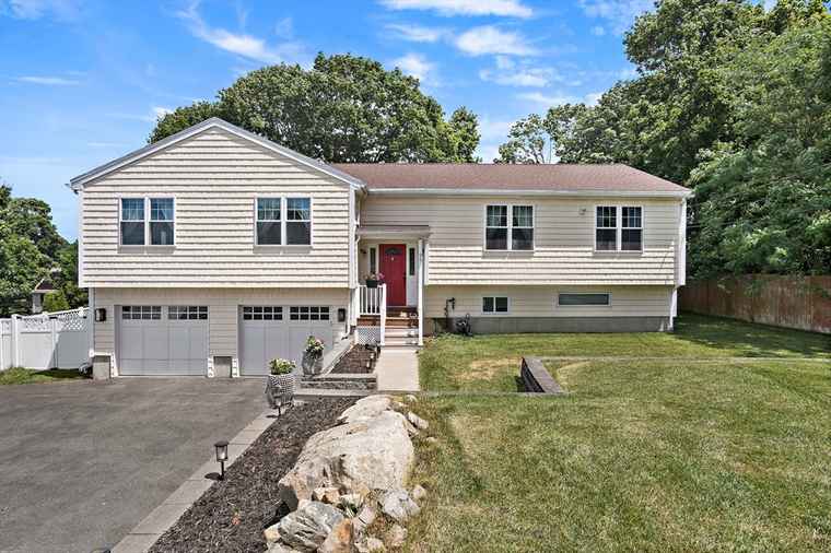 Photo of 95 Maplewood Rd Lynn, MA 01904
