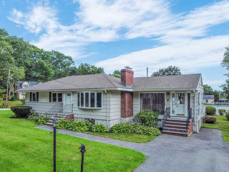 Photo of 90 Butternut Ln Methuen, MA 01844