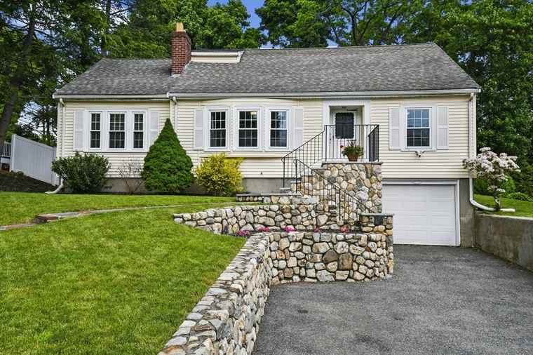 Photo of 7 Valley Rd Woburn, MA 01801