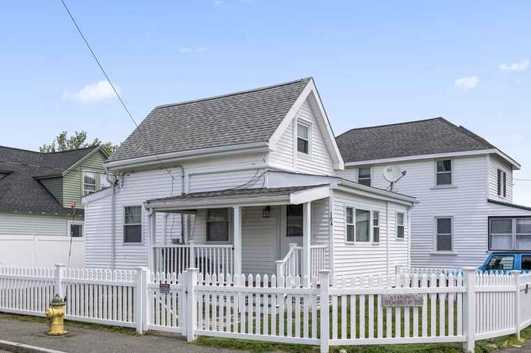Photo of 104 Turner St Quincy, MA 02169