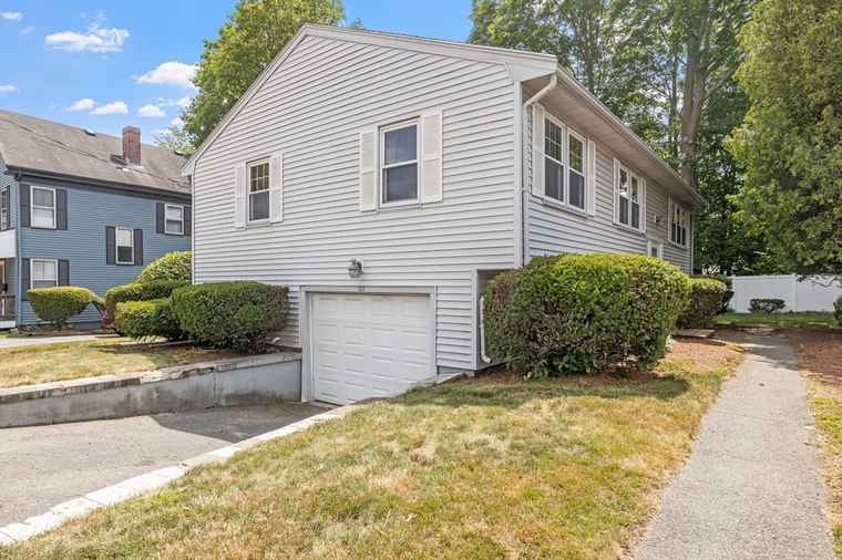 Photo of 152 Bridge St Beverly, MA 01915