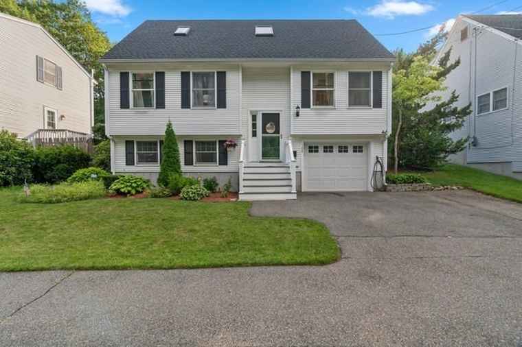 Photo of 100 Harris Rd Lynn, MA 01904