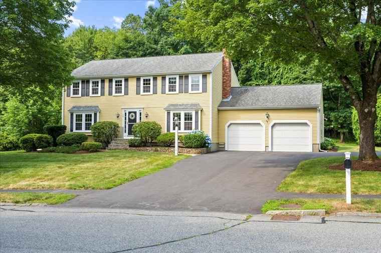 Photo of 12 Lantern Ln Shrewsbury, MA 01545