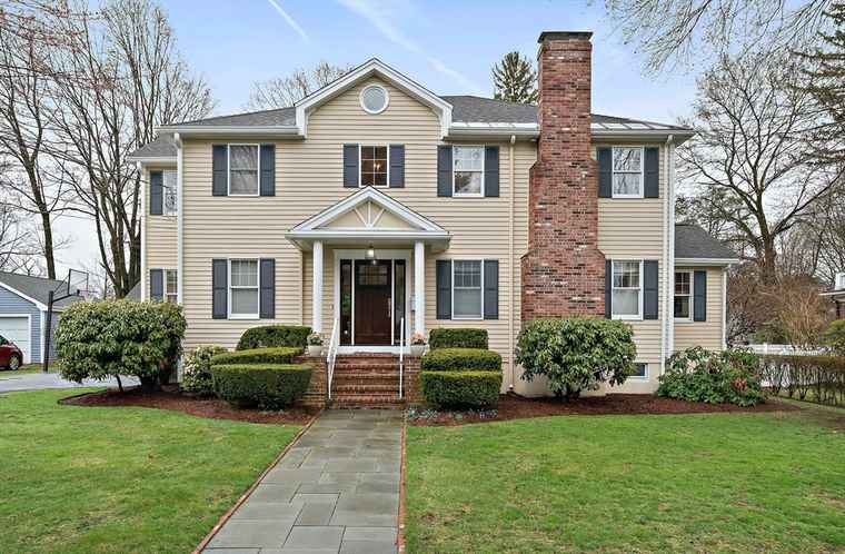 Photo of 11 Locksley Rd Newton, MA 02459