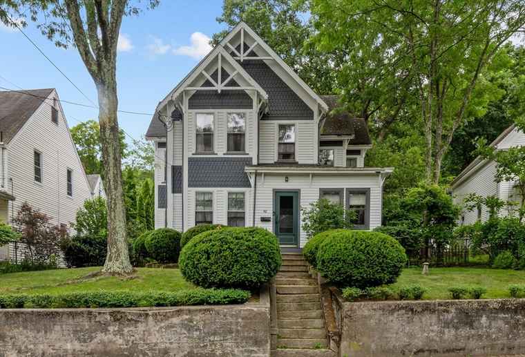 Photo of 40 Cross St Franklin, MA 02038