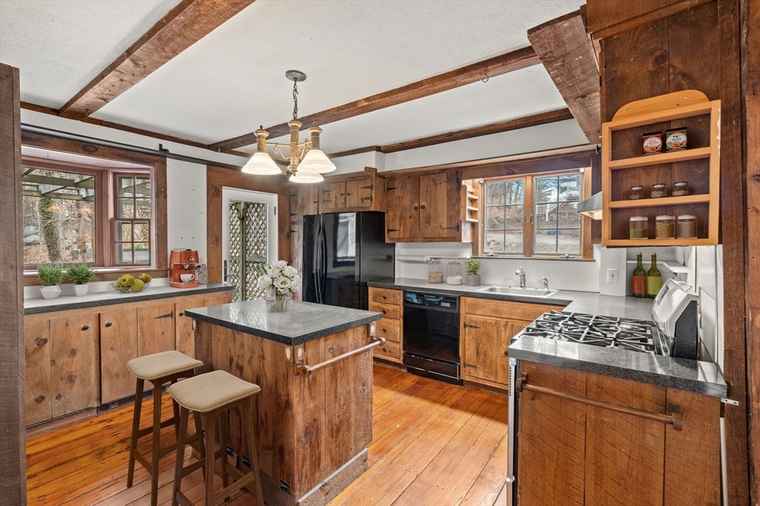 Photo of 350 Essex Ave Gloucester, MA 01930