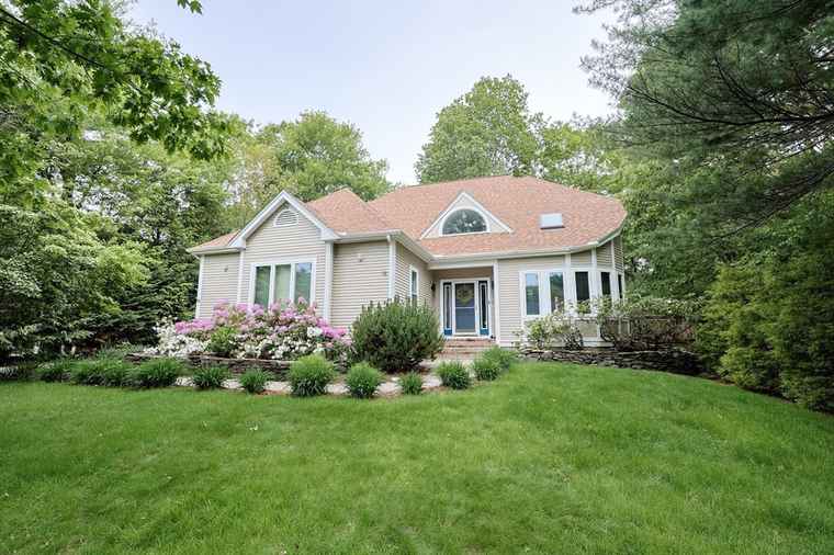 Photo of 14 Thompson Ct Stoughton, MA 02072