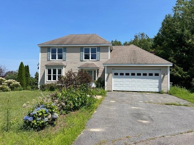 Photo of 12 Walden Ct Leominster, MA 01453