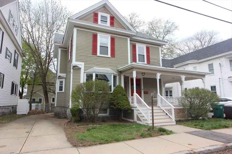 Photo of 271 Gibson St Lowell, MA 01851