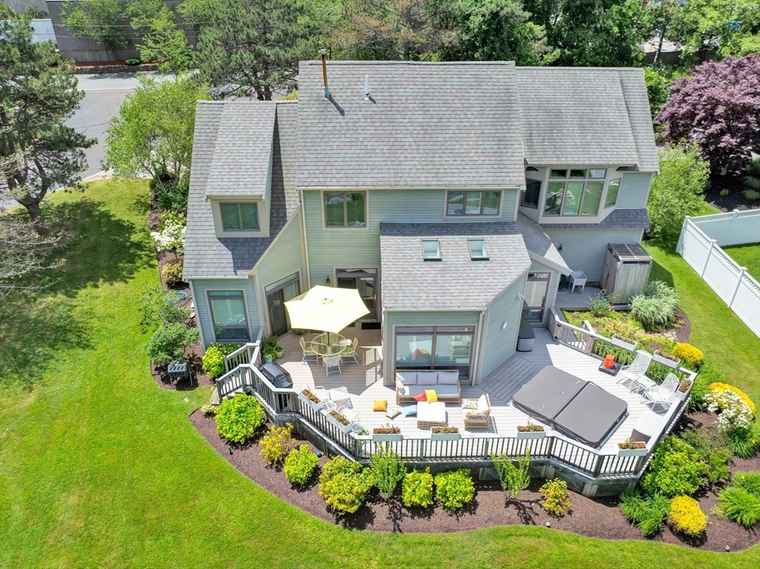 Photo of 8 Barn Ln Gloucester, MA 01930
