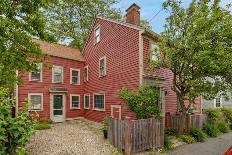 Photo of 16 Pine St Gloucester, MA 01930