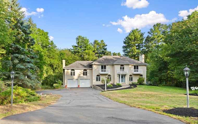 Photo of 127 Tucker Farm Rd North Andover, MA 01845
