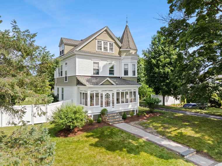 Photo of 281 N Main St Natick, MA 01760