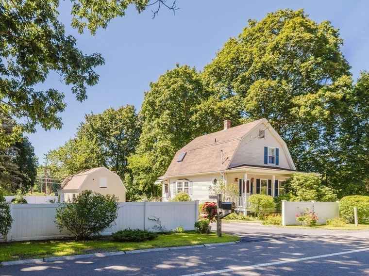 Photo of 1037 Pleasant St Attleboro, MA 02703
