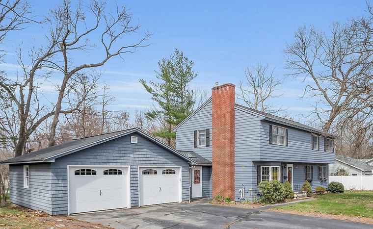 Photo of 14 Dennison Rd Chelmsford, MA 01863
