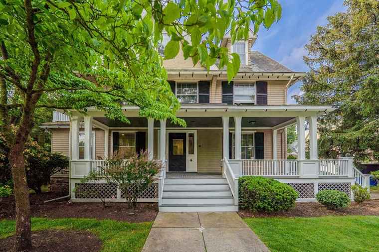 Photo of 18 Alden St Newton, MA 02459