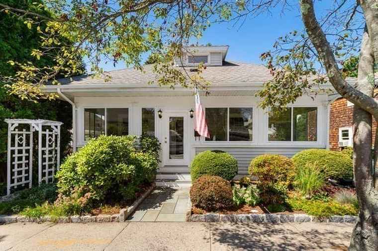 Photo of 37 Livingstone Ave Beverly, MA 01915