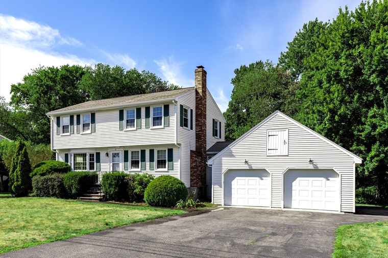 Photo of 20 Barbara Cir Woburn, MA 01801