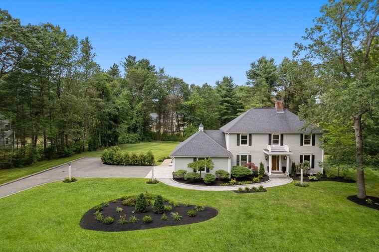 Photo of 2 Woodberry Rd Sudbury, MA 01776