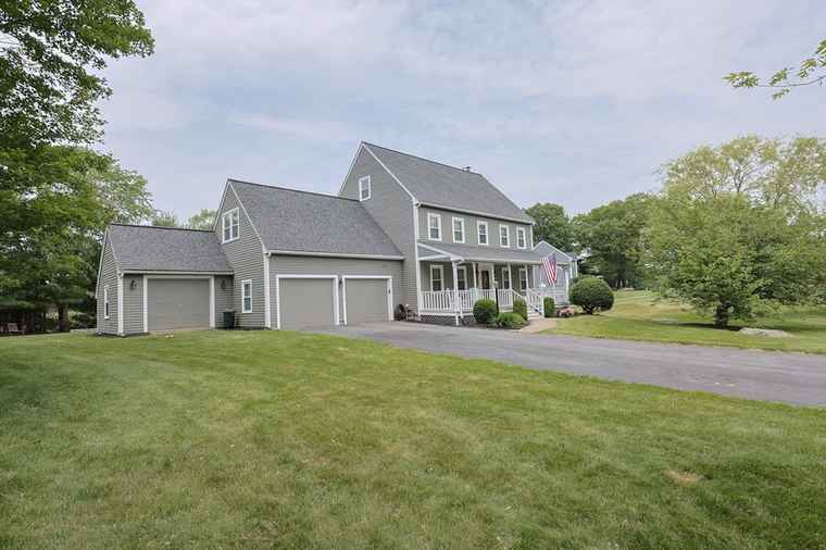 Photo of 11 Stoneybrook Rd Grafton, MA 01536