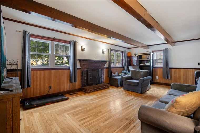 Photo of 305 Cohannet St Taunton, MA 02780