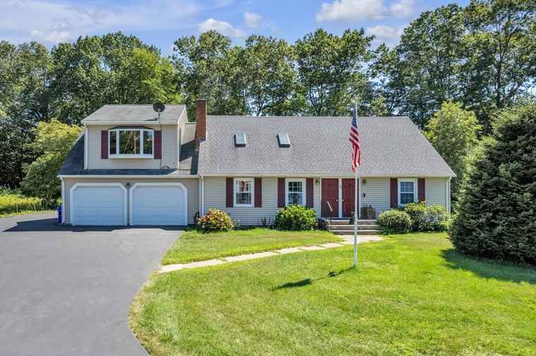Photo of 38 Standish Rd Attleboro, MA 02703