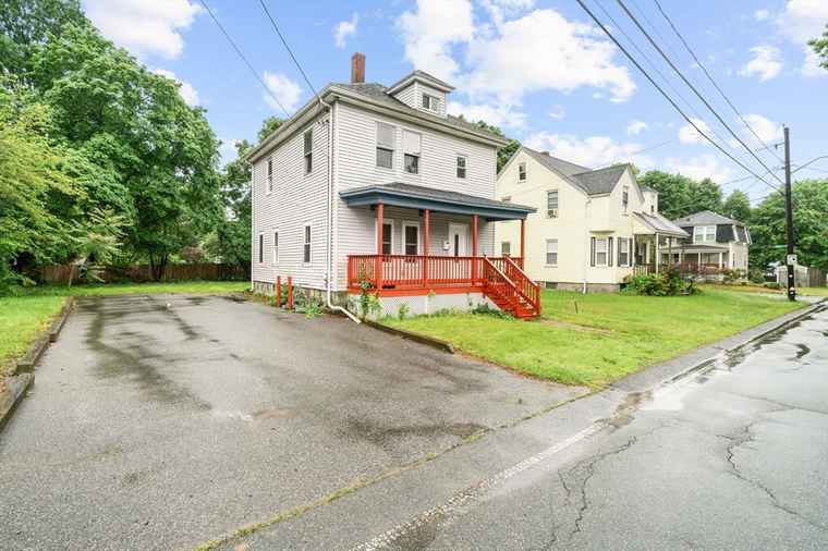 Photo of 222 Menlo St Brockton, MA 02301