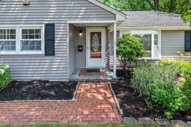 Photo of 97 Crescent St Shrewsbury, MA 01545