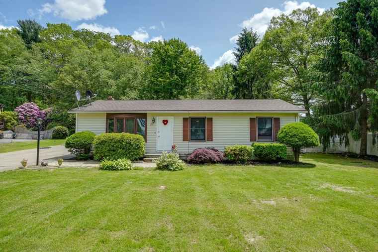 Photo of 27 Wheelock Rd Shrewsbury, MA 01545